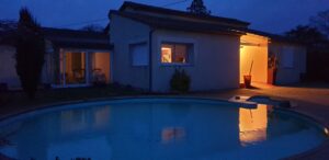 nuit calme sur la piscine à la maison d'hôtes de Quercy Vélo Dodo