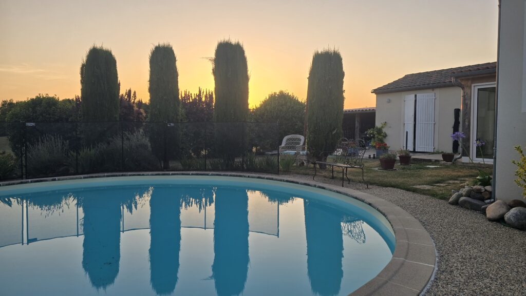 piscine et studio de la maison d'hôtes de Quercy Vélo Dodo